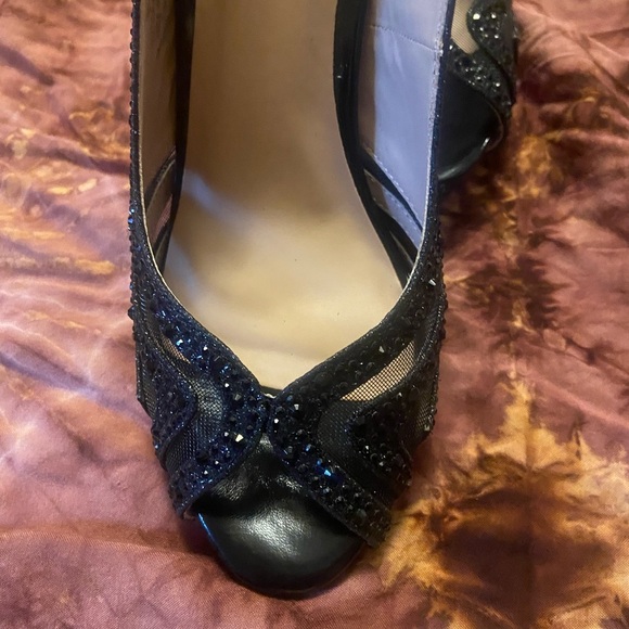 L Lorraine black beaded 3 1/2 inch heel. Size 6.5 NIB - Picture 2 of 4